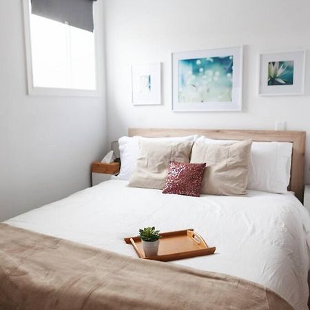 Large Upstairs Flat In Downtown Century Building Apartment เบลวิลล์ ภายนอก รูปภาพ