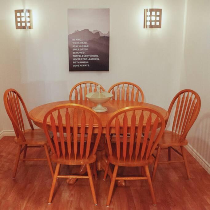 Large Upstairs Flat In Downtown Century Building Apartment เบลวิลล์ ภายนอก รูปภาพ