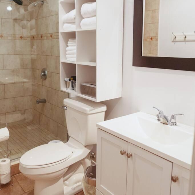 Large Upstairs Flat In Downtown Century Building Apartment เบลวิลล์ ภายนอก รูปภาพ