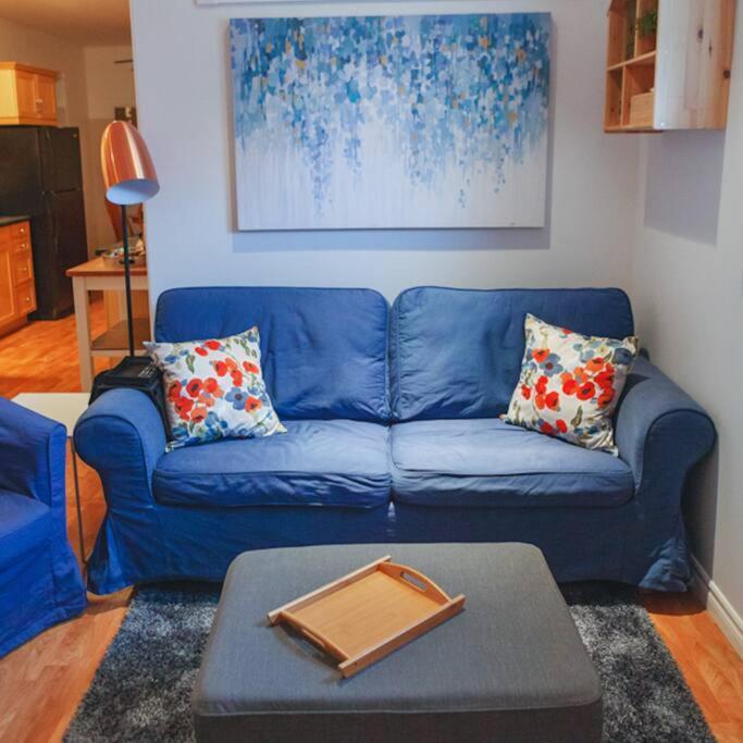 Large Upstairs Flat In Downtown Century Building Apartment เบลวิลล์ ภายนอก รูปภาพ