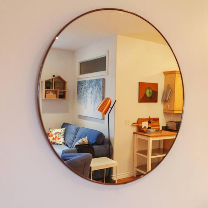 Large Upstairs Flat In Downtown Century Building Apartment เบลวิลล์ ภายนอก รูปภาพ