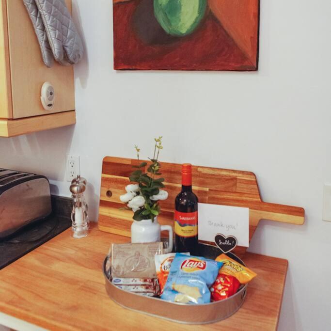 Large Upstairs Flat In Downtown Century Building Apartment เบลวิลล์ ภายนอก รูปภาพ