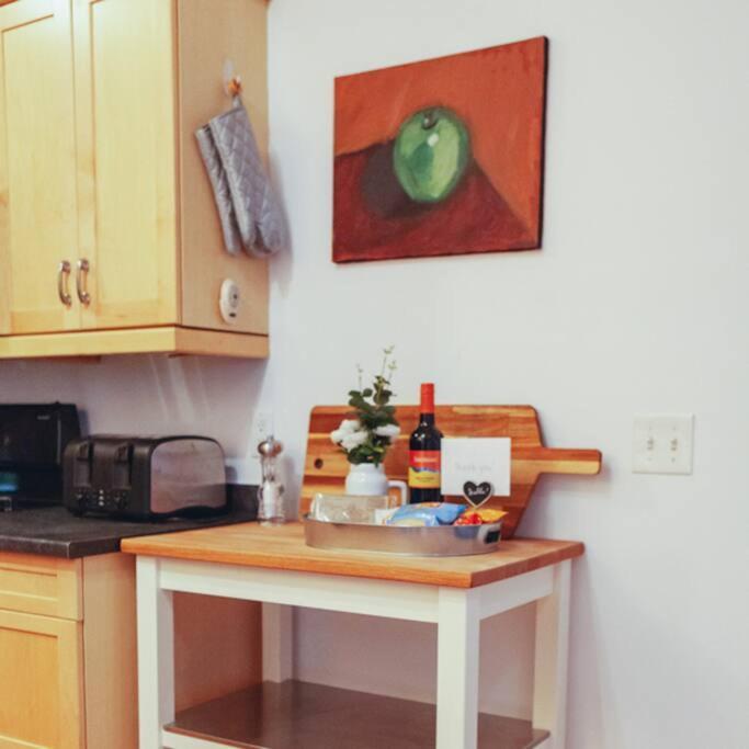 Large Upstairs Flat In Downtown Century Building Apartment เบลวิลล์ ภายนอก รูปภาพ